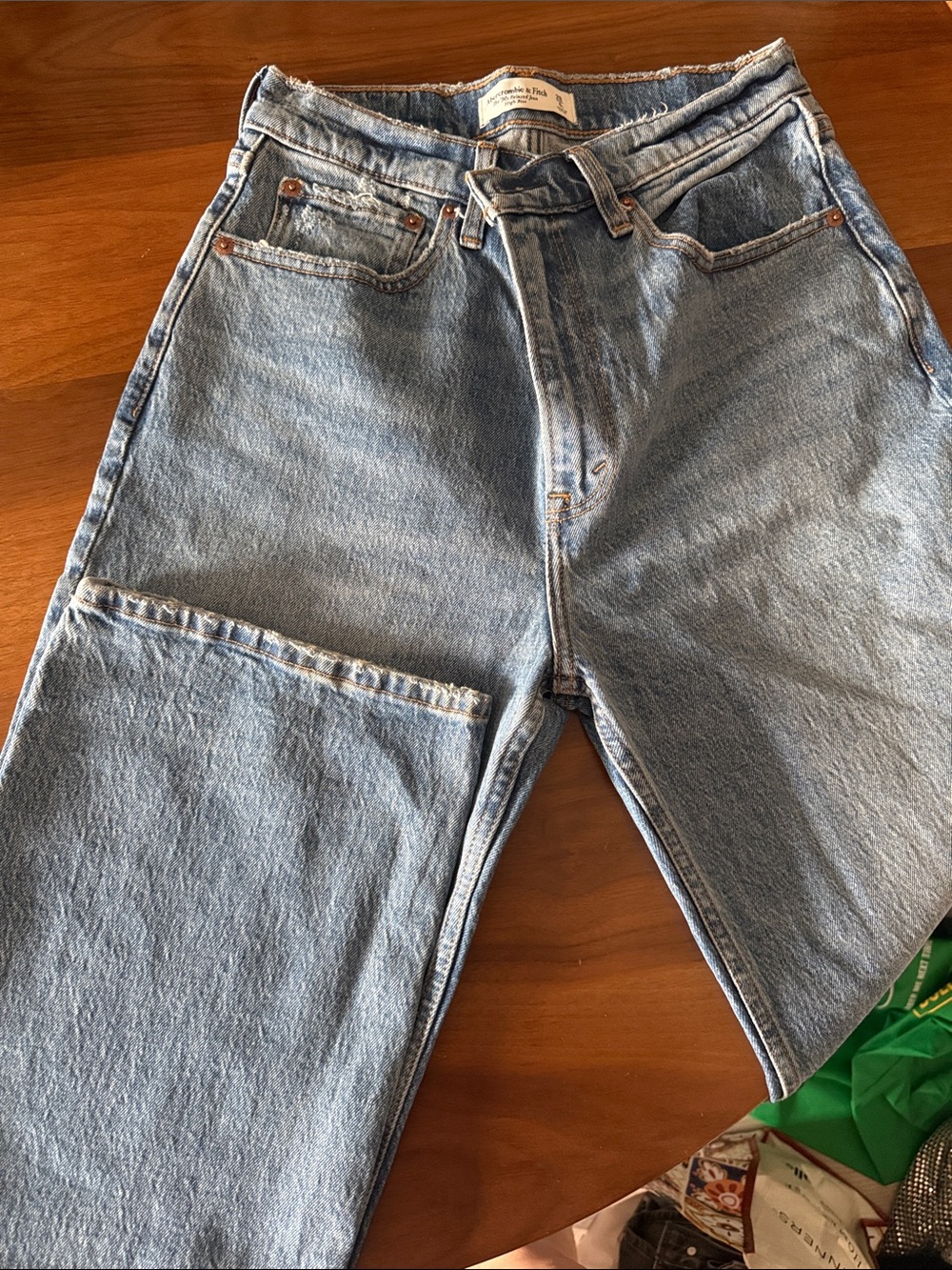 Abercrombie 90’s relaxed Light Blue Denim Jeans